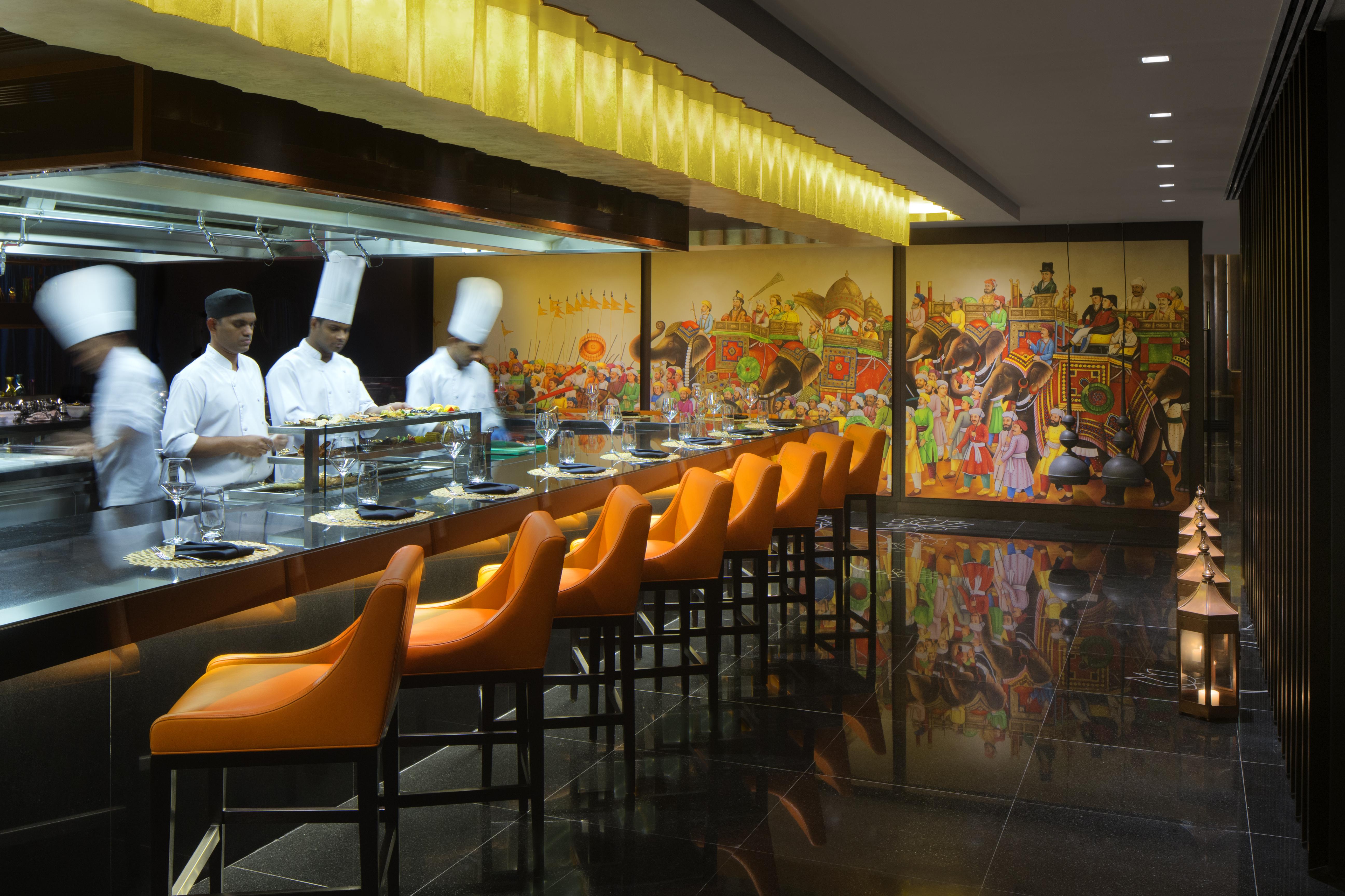 Hotel Taj Dubaï Extérieur photo The bar at the restaurant