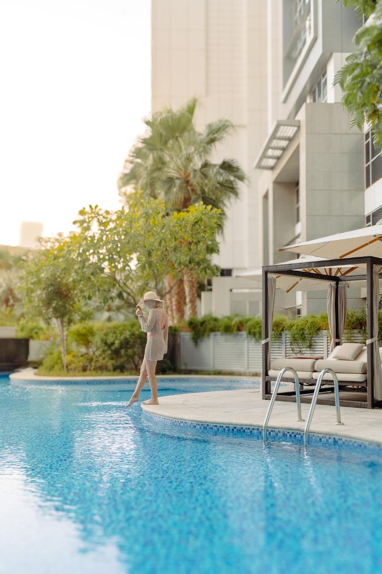 Hotel Taj Dubaï Extérieur photo A pool at Jumeirah Emirates Hills